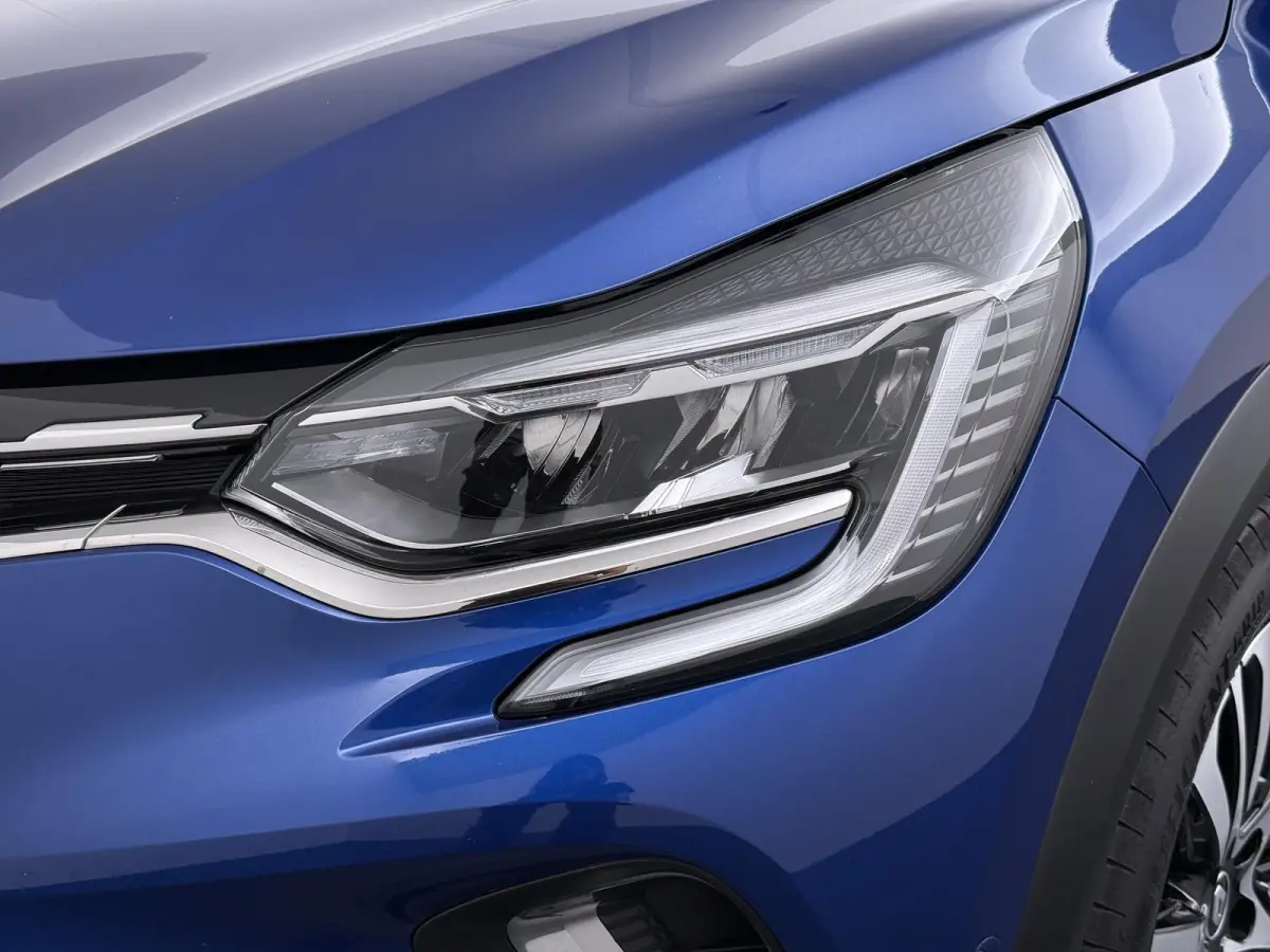 iconic E-Tech hybrid 145 advanced driving assist |