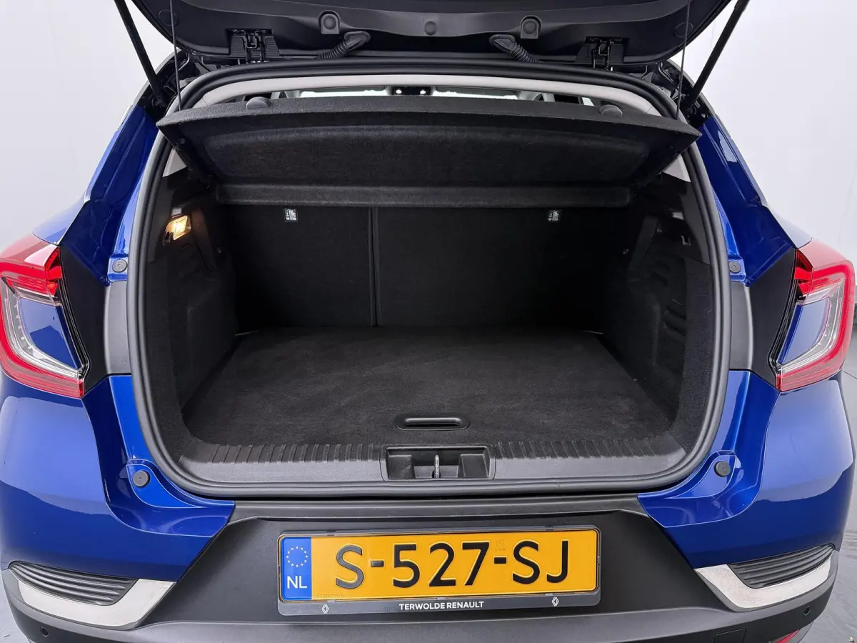 iconic E-Tech hybrid 145 advanced driving assist |
