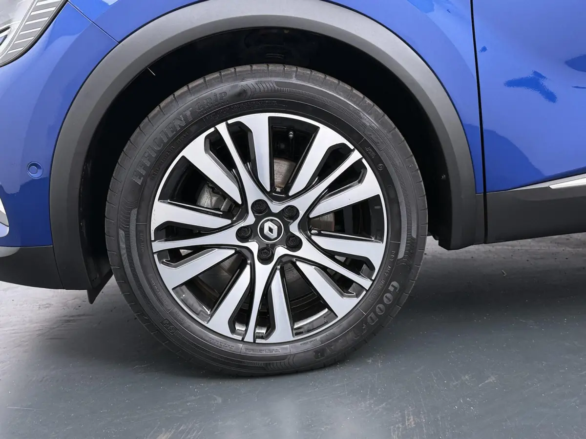 iconic E-Tech hybrid 145 advanced driving assist |