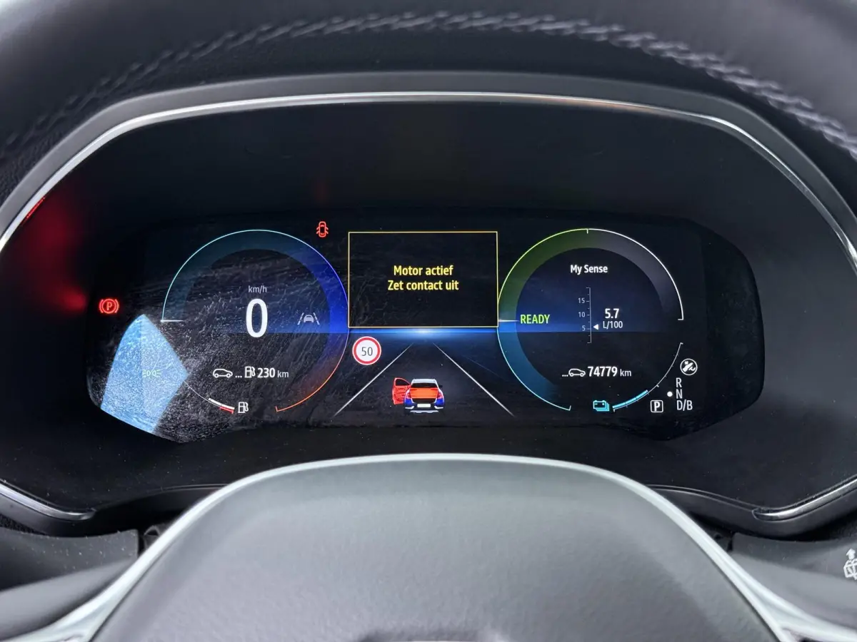 iconic E-Tech hybrid 145 advanced driving assist |