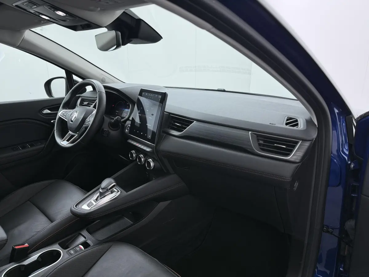 iconic E-Tech hybrid 145 advanced driving assist |
