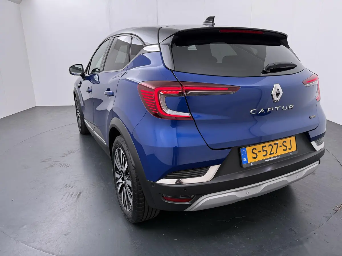 iconic E-Tech hybrid 145 advanced driving assist |