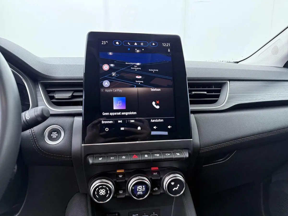 iconic E-Tech hybrid 145 advanced driving assist |
