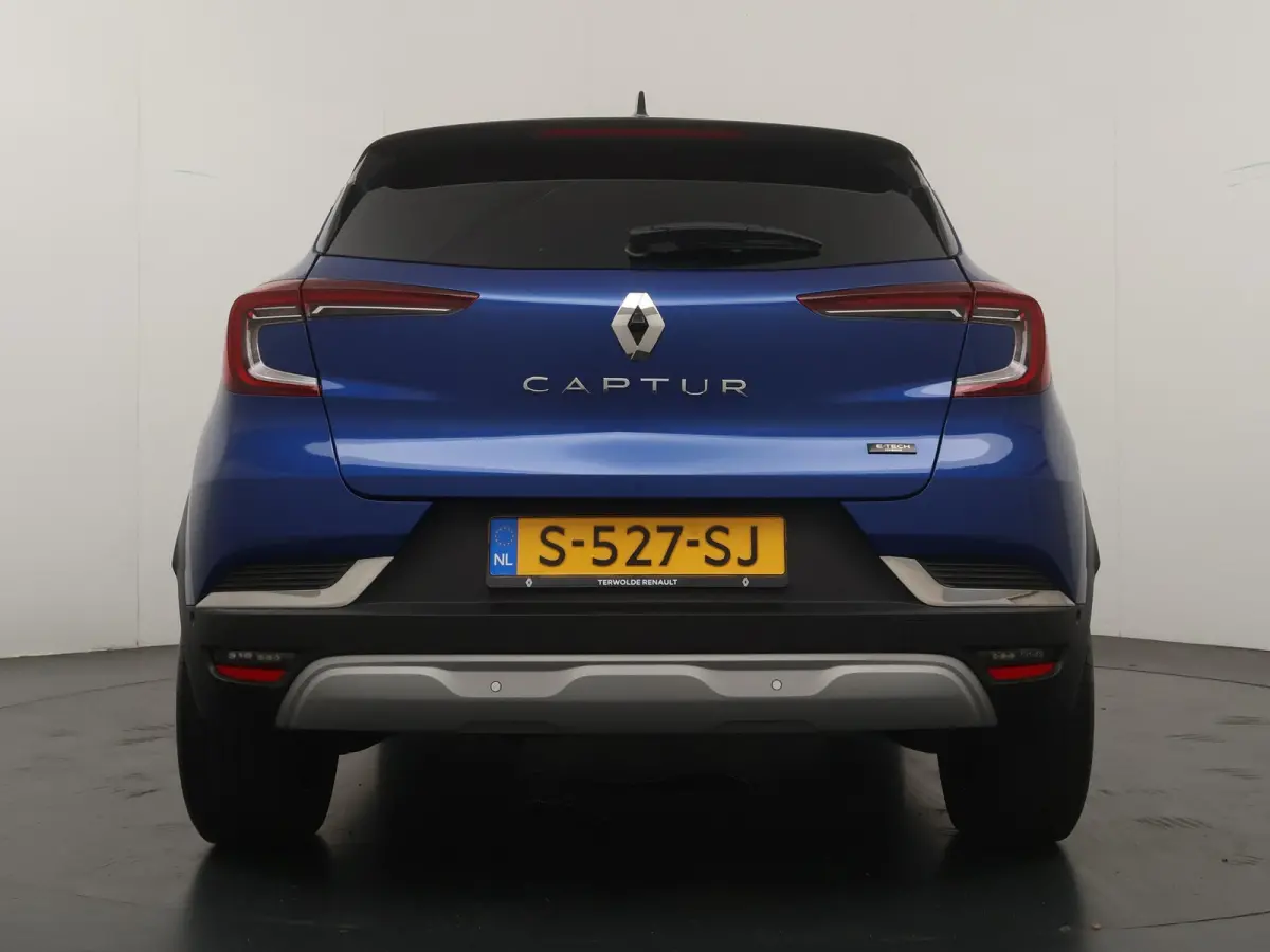 iconic E-Tech hybrid 145 advanced driving assist |
