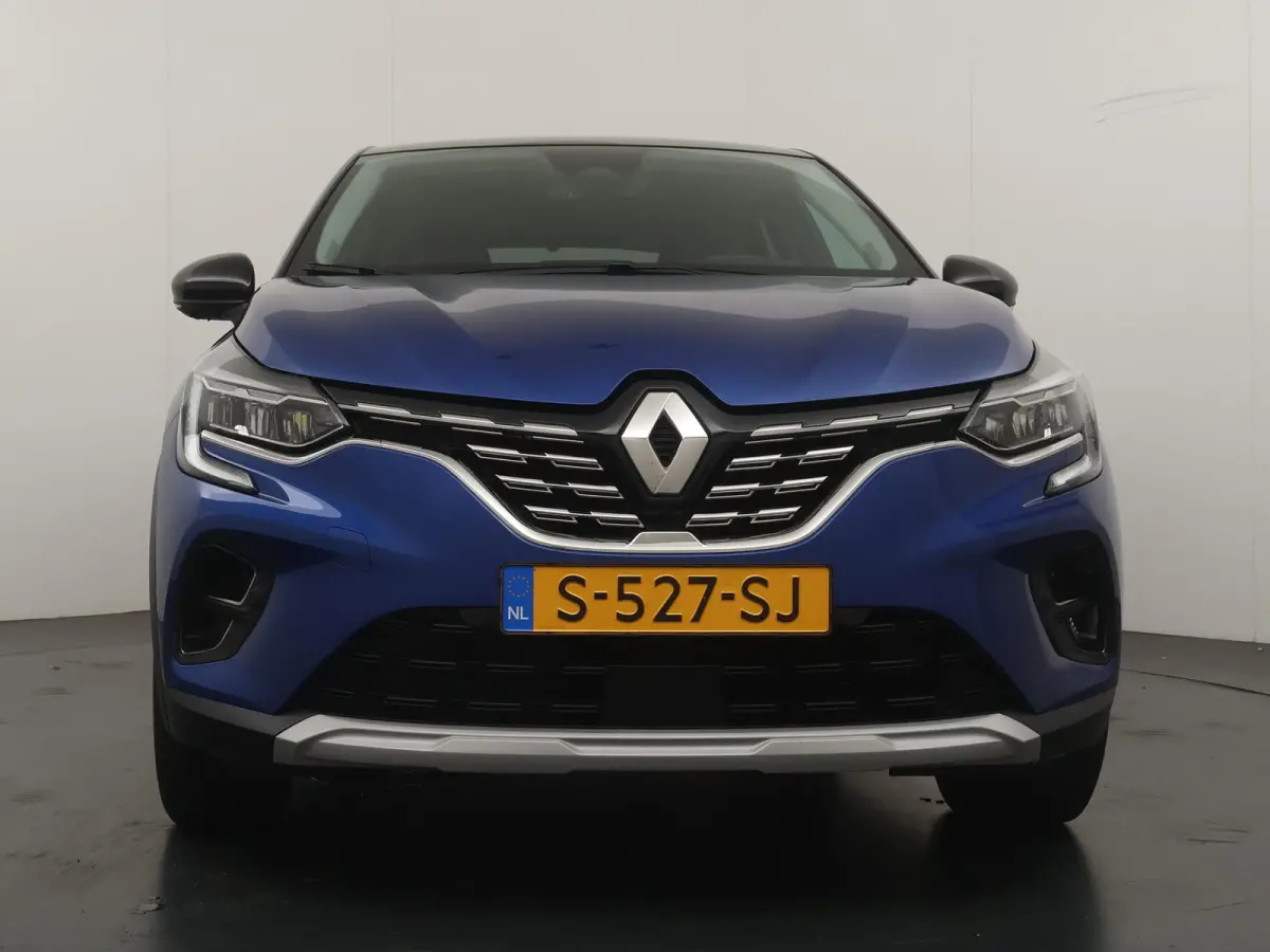 iconic E-Tech hybrid 145 advanced driving assist |