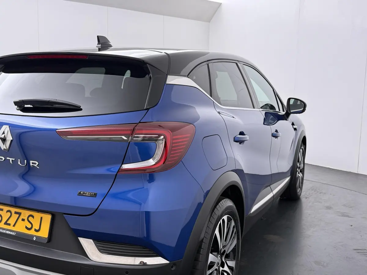 iconic E-Tech hybrid 145 advanced driving assist |