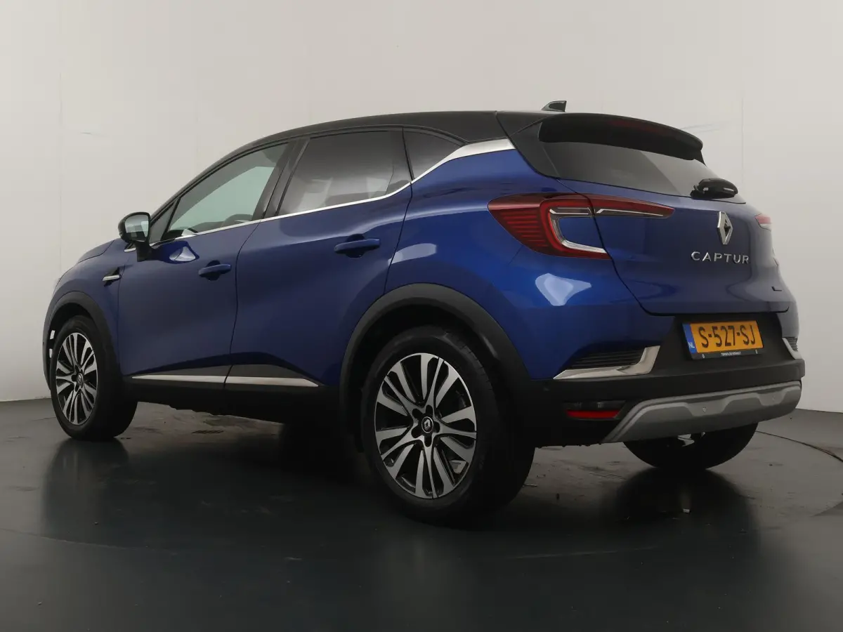 iconic E-Tech hybrid 145 advanced driving assist |