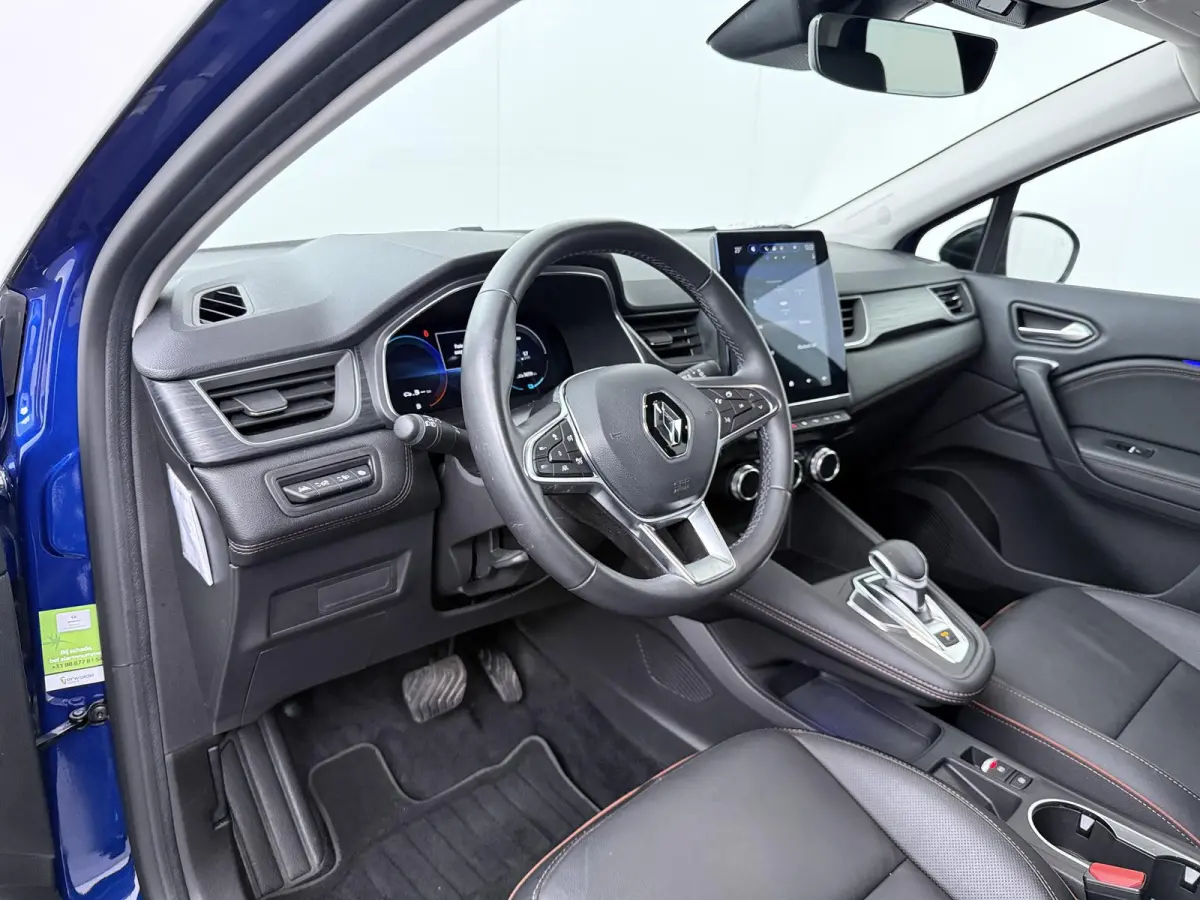 iconic E-Tech hybrid 145 advanced driving assist |
