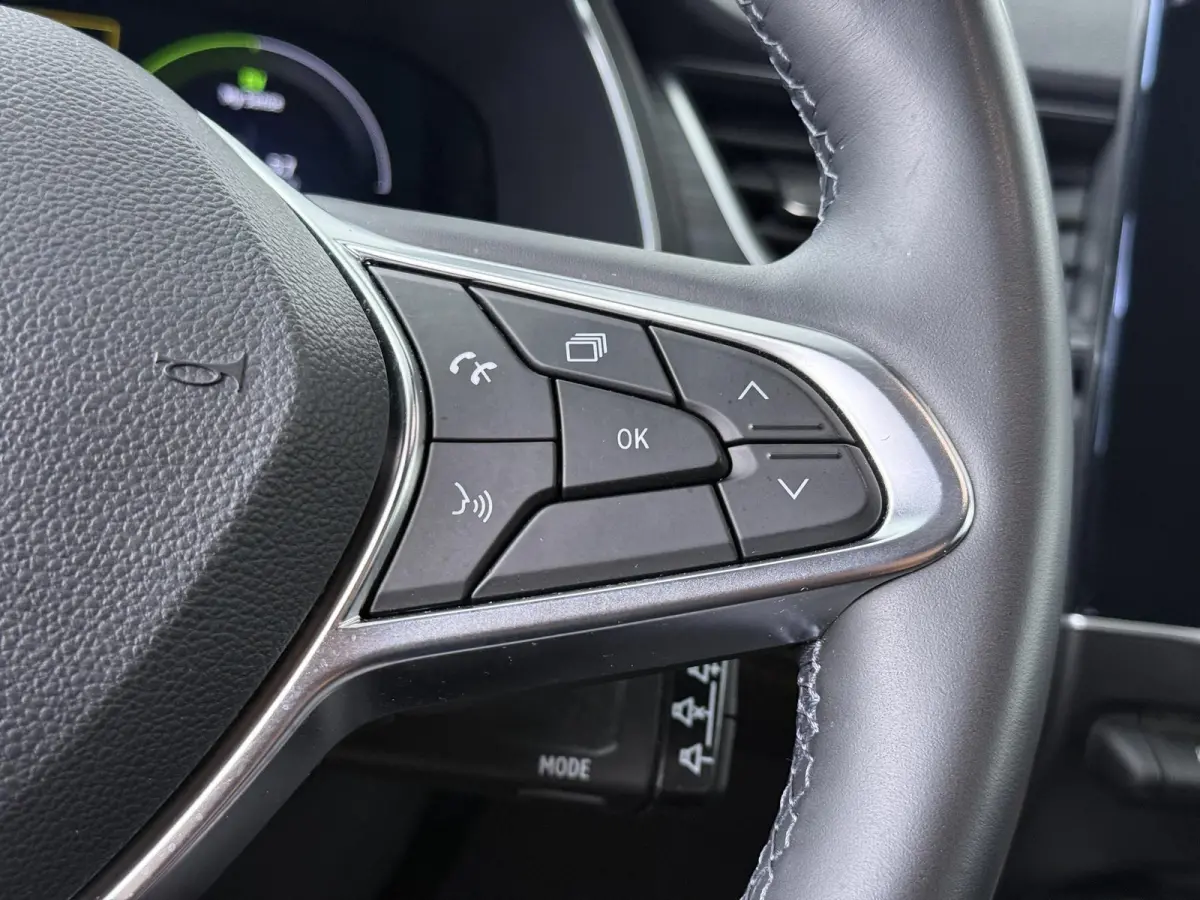 iconic E-Tech hybrid 145 advanced driving assist |