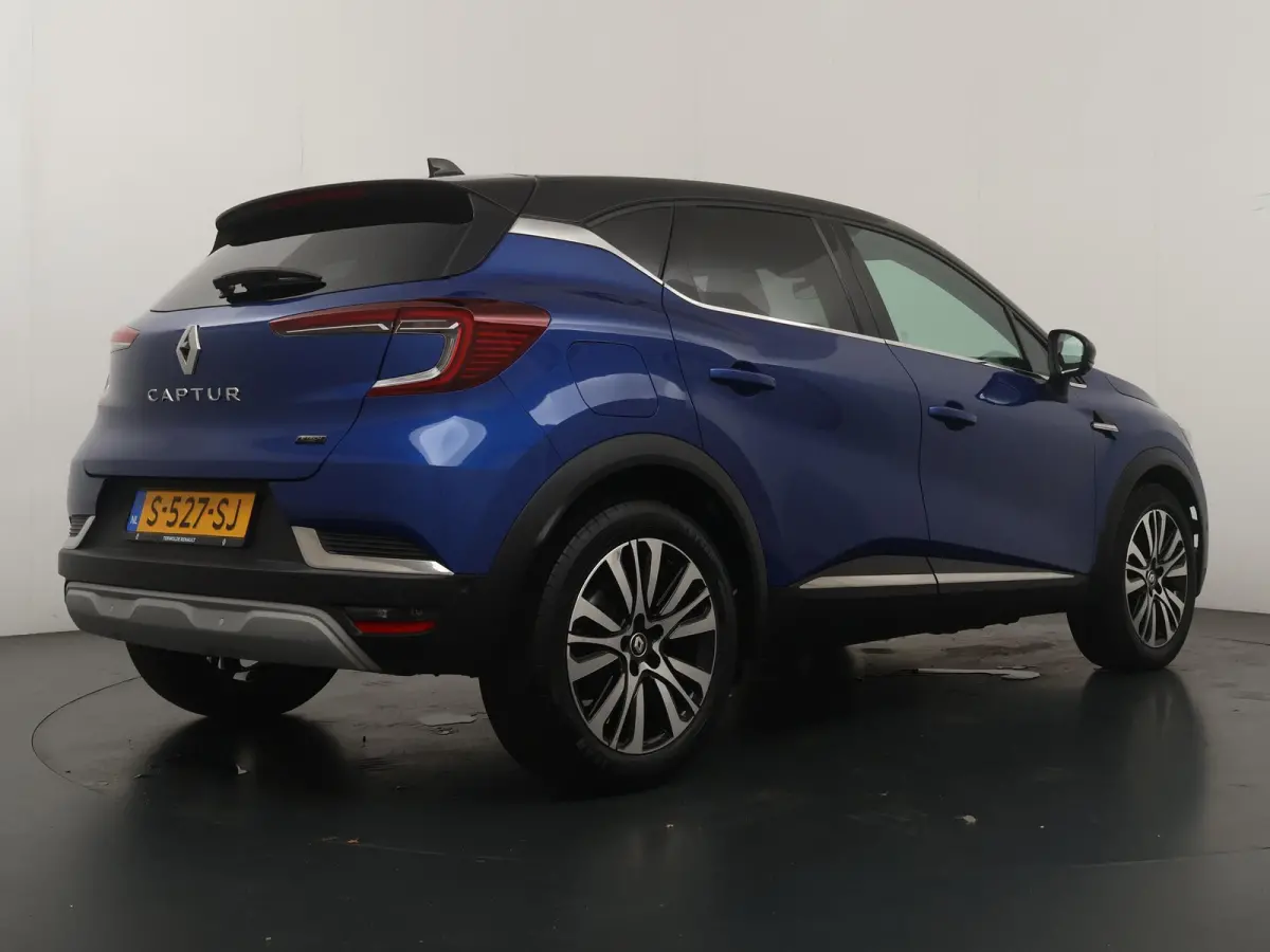iconic E-Tech hybrid 145 advanced driving assist |