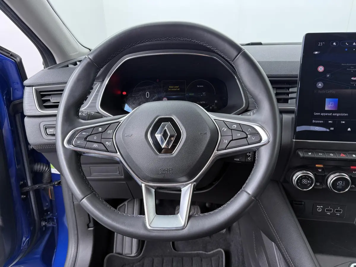 iconic E-Tech hybrid 145 advanced driving assist |