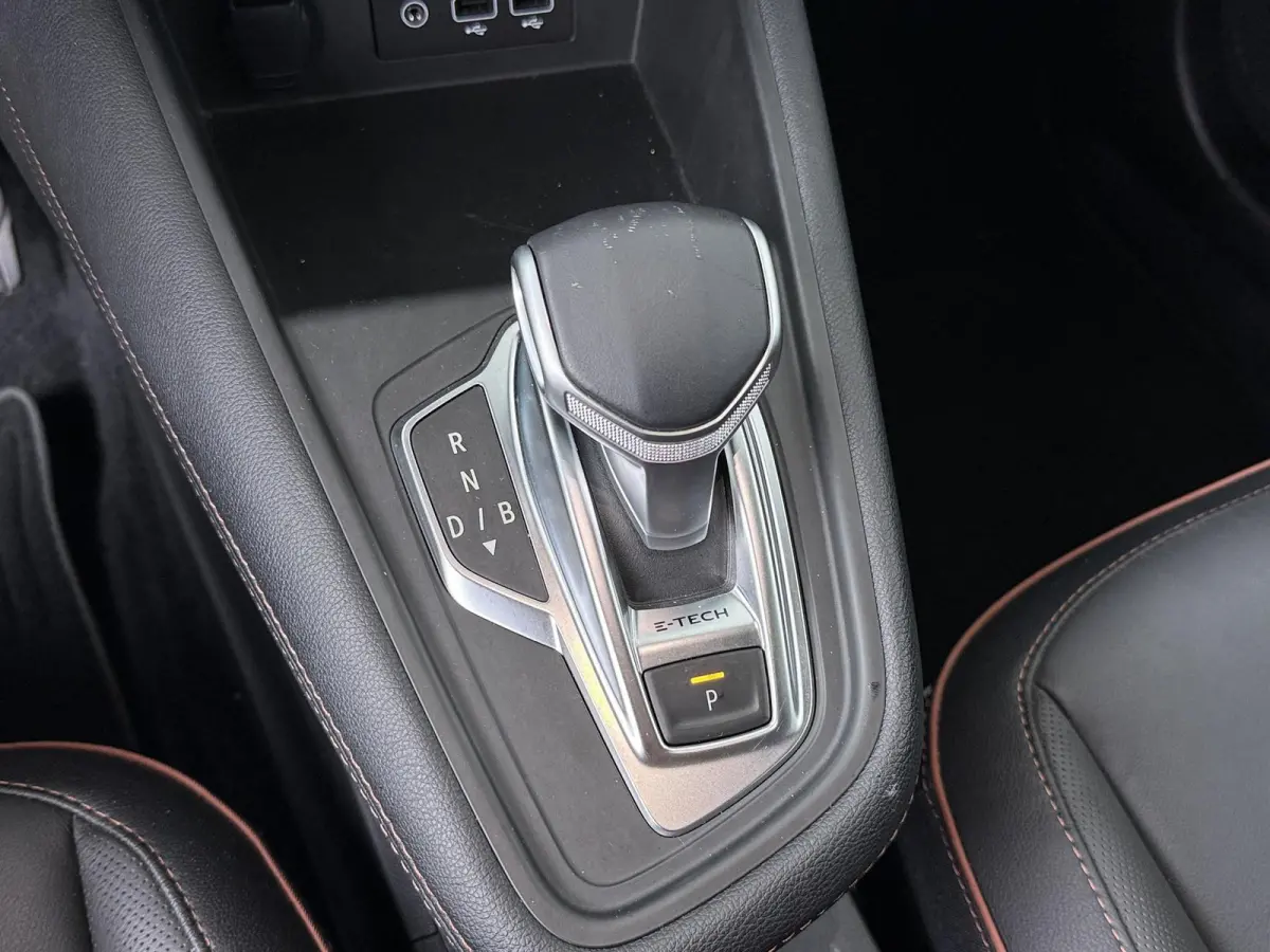 iconic E-Tech hybrid 145 advanced driving assist |