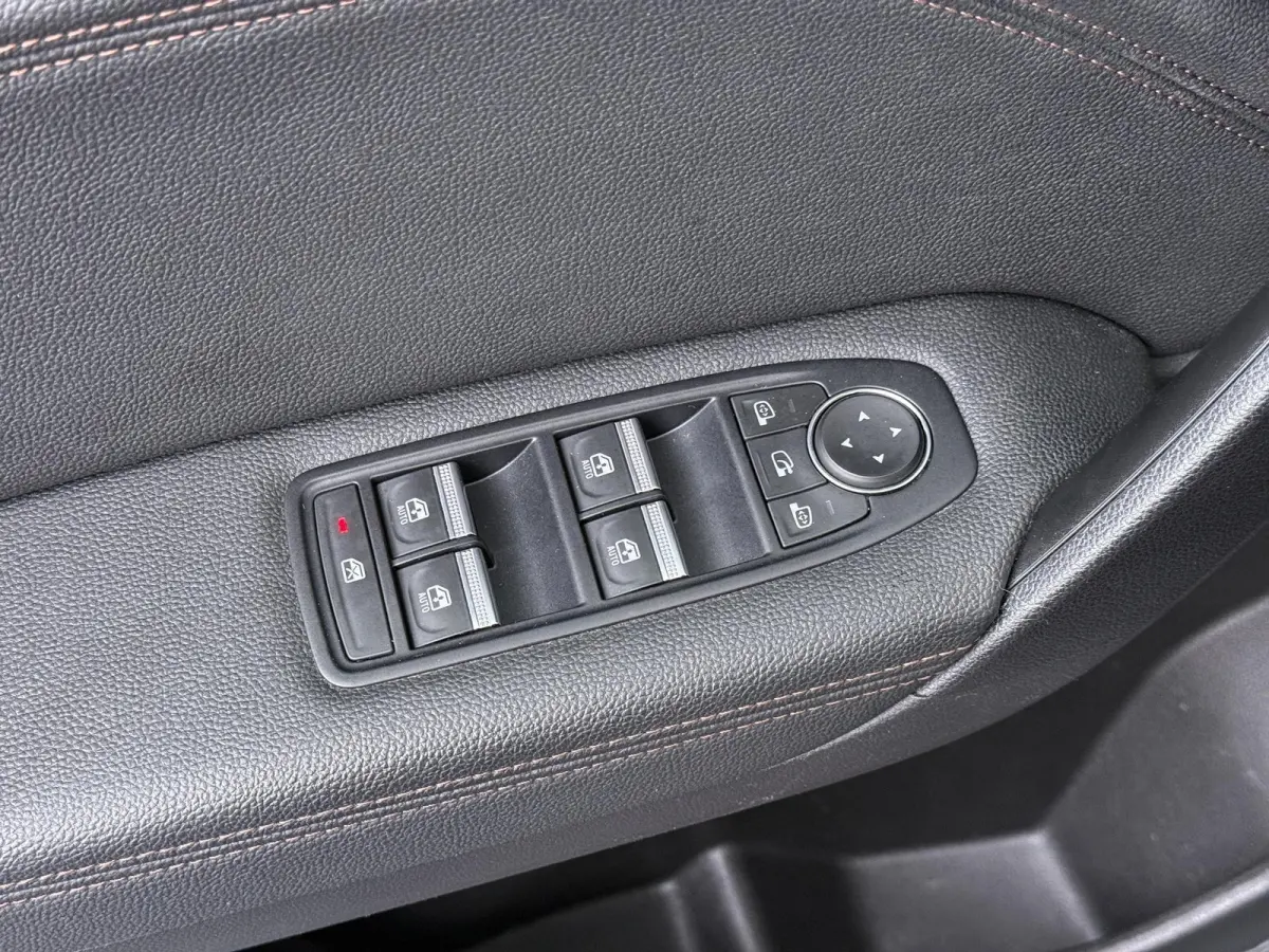 iconic E-Tech hybrid 145 advanced driving assist |