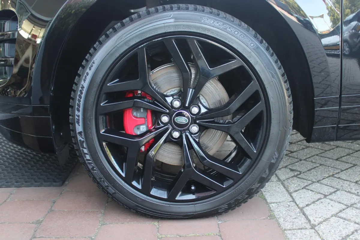 1.5 P300e AWD 254PK R-DYNAMIC HSE | PANORAMISCH SCHUIF / KANTELDAK | ELEKTRISCH VERSTELBARE VOORSTOELEN / BESTUURDERSTOEL MET GEHEUGEN | LEDEREN BEKLEDING | VOORSTOELEN  VERWARMBAAR | 20" LI