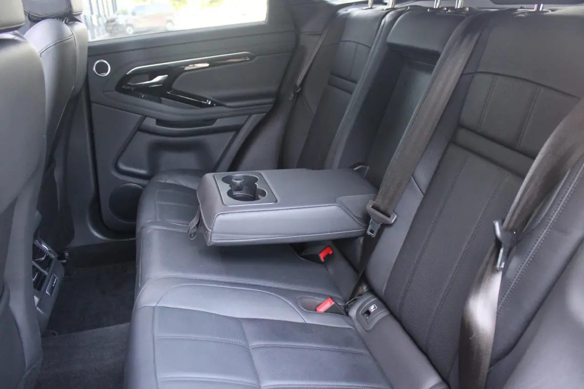 1.5 P300e AWD 254PK R-DYNAMIC HSE | PANORAMISCH SCHUIF / KANTELDAK | ELEKTRISCH VERSTELBARE VOORSTOELEN / BESTUURDERSTOEL MET GEHEUGEN | LEDEREN BEKLEDING | VOORSTOELEN  VERWARMBAAR | 20" LI