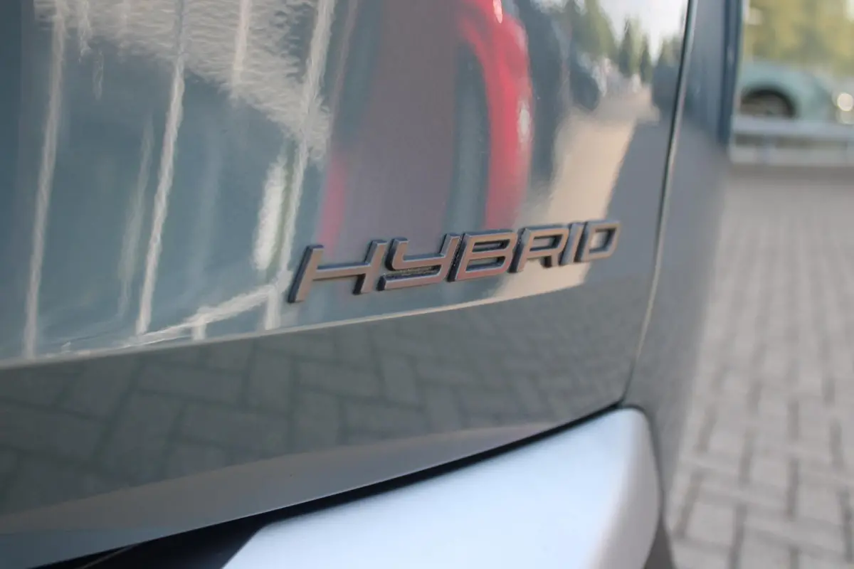 1.2 Hybrid 145PK ALLURE 7p | 360° VISION & DRIVE ASSIST PACK: ANTI DIEFSTAL ALARM MET SUPERVERGRENDELING/VERWARMBAAR VOLLEDEREN STUURWIEL/VISEOPARK 360° HD CAMERA'S MET PARKEERHULP VOOR, B