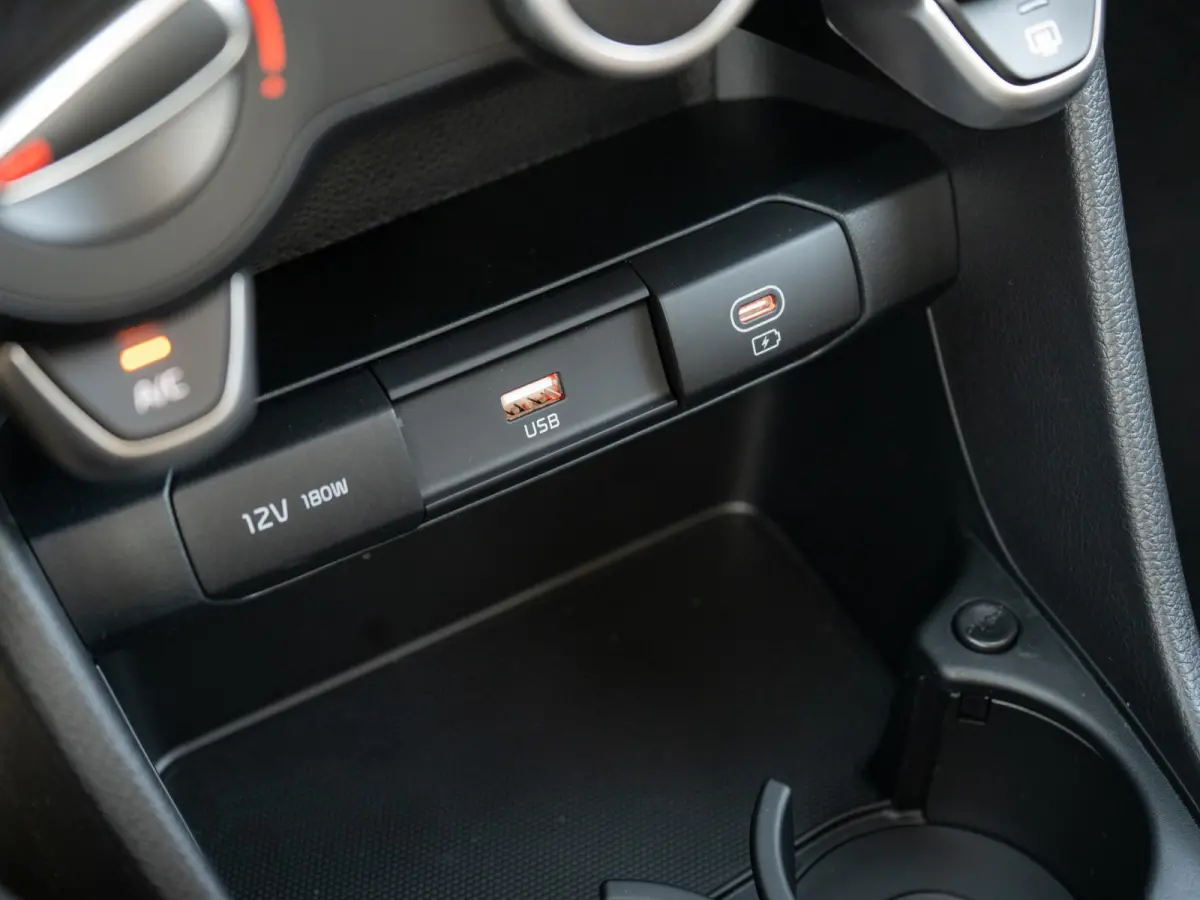 1.0 GDi DynamicPlusLine | NIEUWE AUTO | OP VOORRAAD | Achteruitrijcamera | Navi. | Clima. | Stoel&Stuur Verwarming | Parkeersensoren