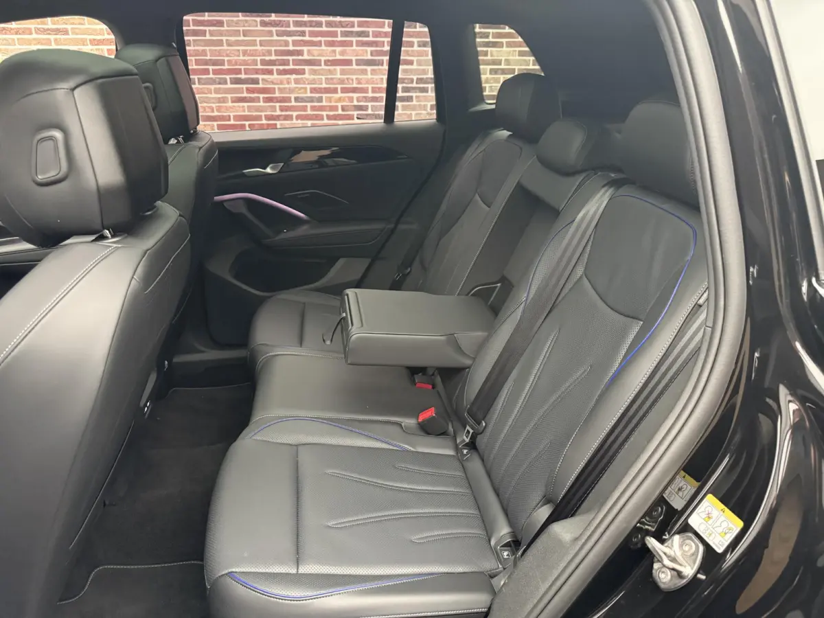 1.5 eHybrid R-Line Edition Panoramadak, Trekhaak, Massagestoelen