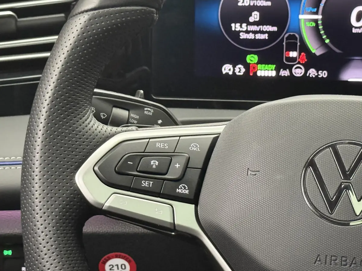 1.5 eHybrid R-Line Edition Panoramadak, Trekhaak, Massagestoelen