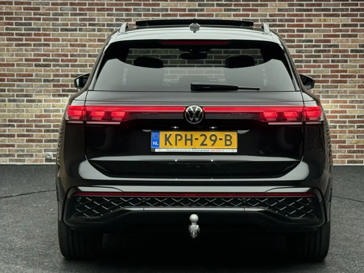 1.5 eHybrid R-Line Edition Panoramadak, Trekhaak, Massagestoelen