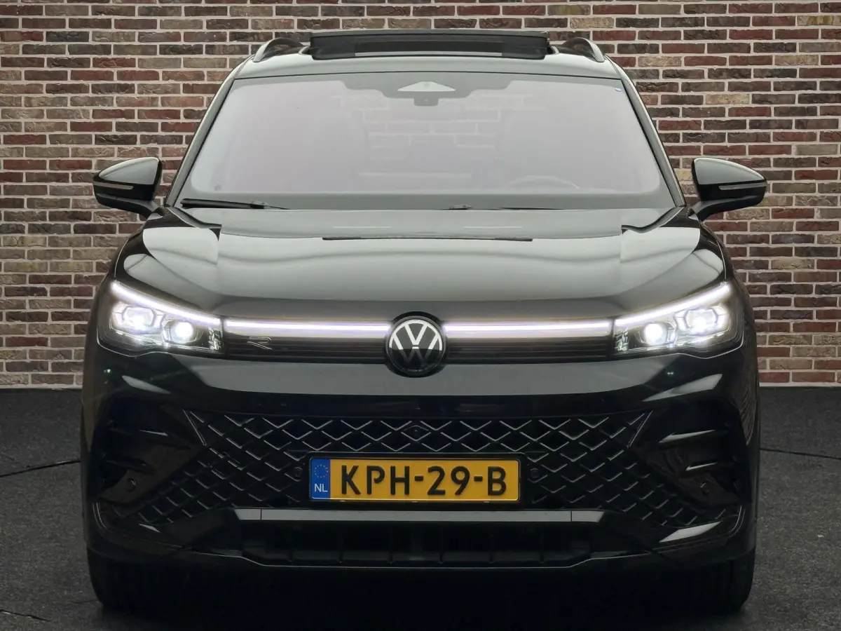 1.5 eHybrid R-Line Edition Panoramadak, Trekhaak, Massagestoelen