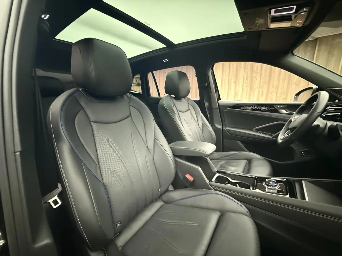 1.5 eHybrid R-Line Edition Panoramadak, Trekhaak, Massagestoelen