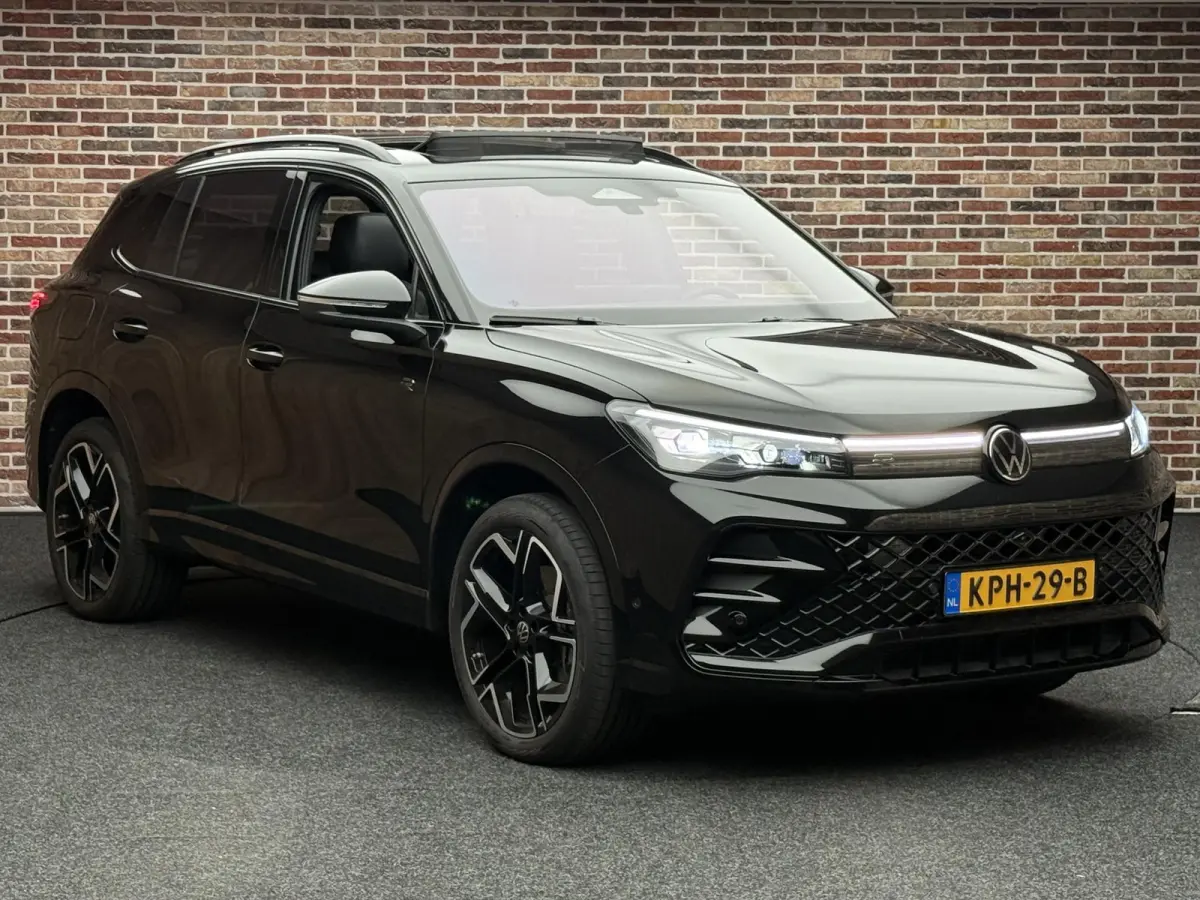 1.5 eHybrid R-Line Edition Panoramadak, Trekhaak, Massagestoelen