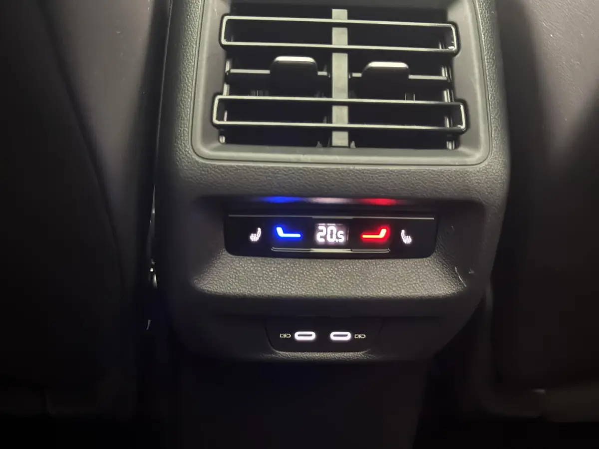 1.5 eHybrid R-Line Edition Panoramadak, Trekhaak, Massagestoelen
