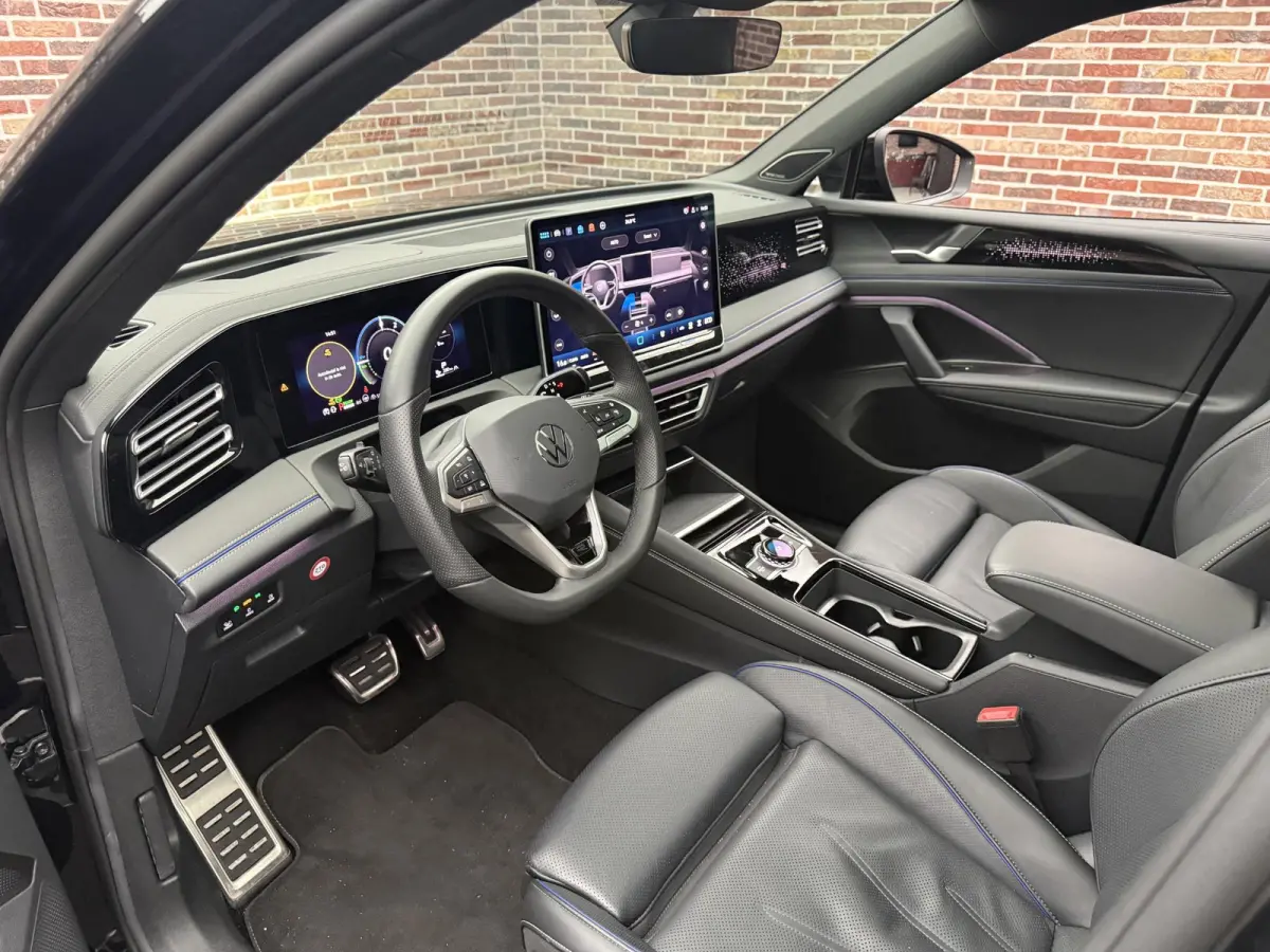1.5 eHybrid R-Line Edition Panoramadak, Trekhaak, Massagestoelen