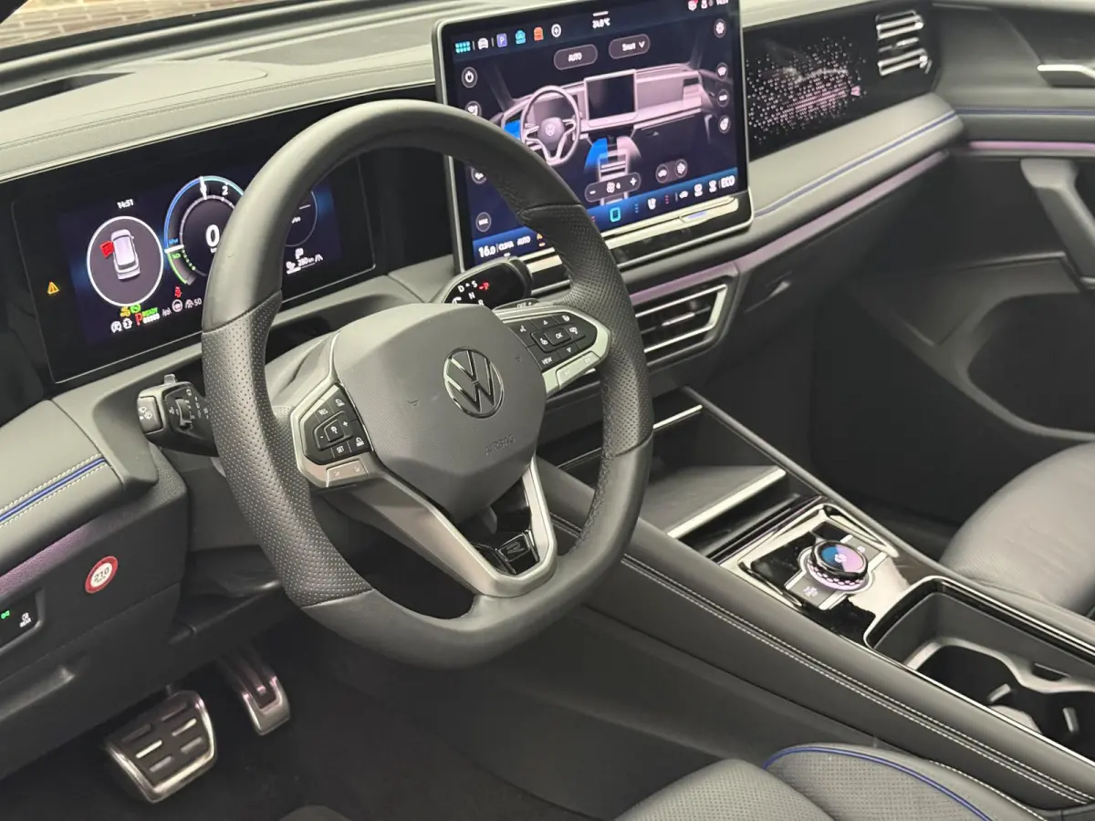 1.5 eHybrid R-Line Edition Panoramadak, Trekhaak, Massagestoelen