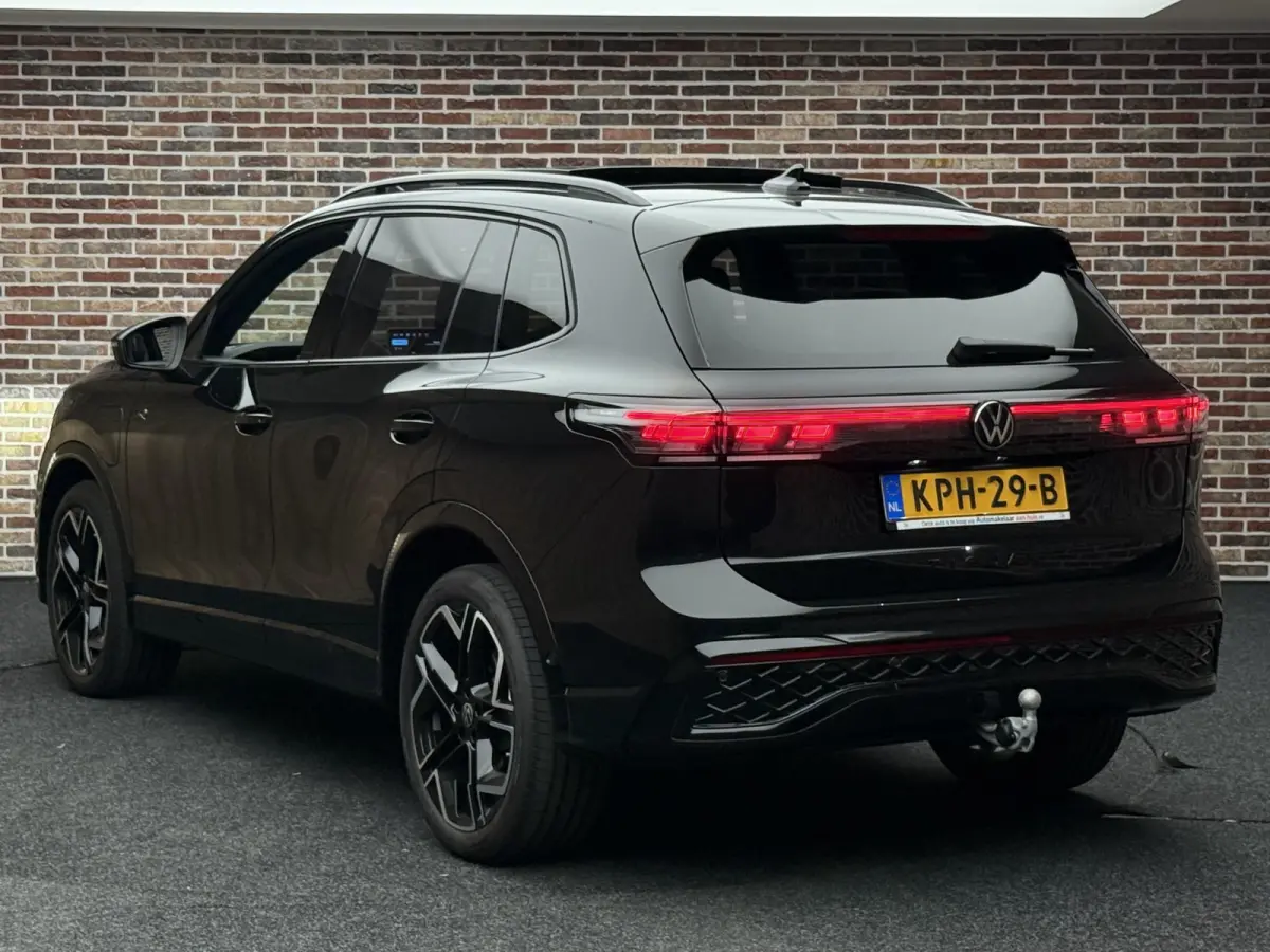 1.5 eHybrid R-Line Edition Panoramadak, Trekhaak, Massagestoelen