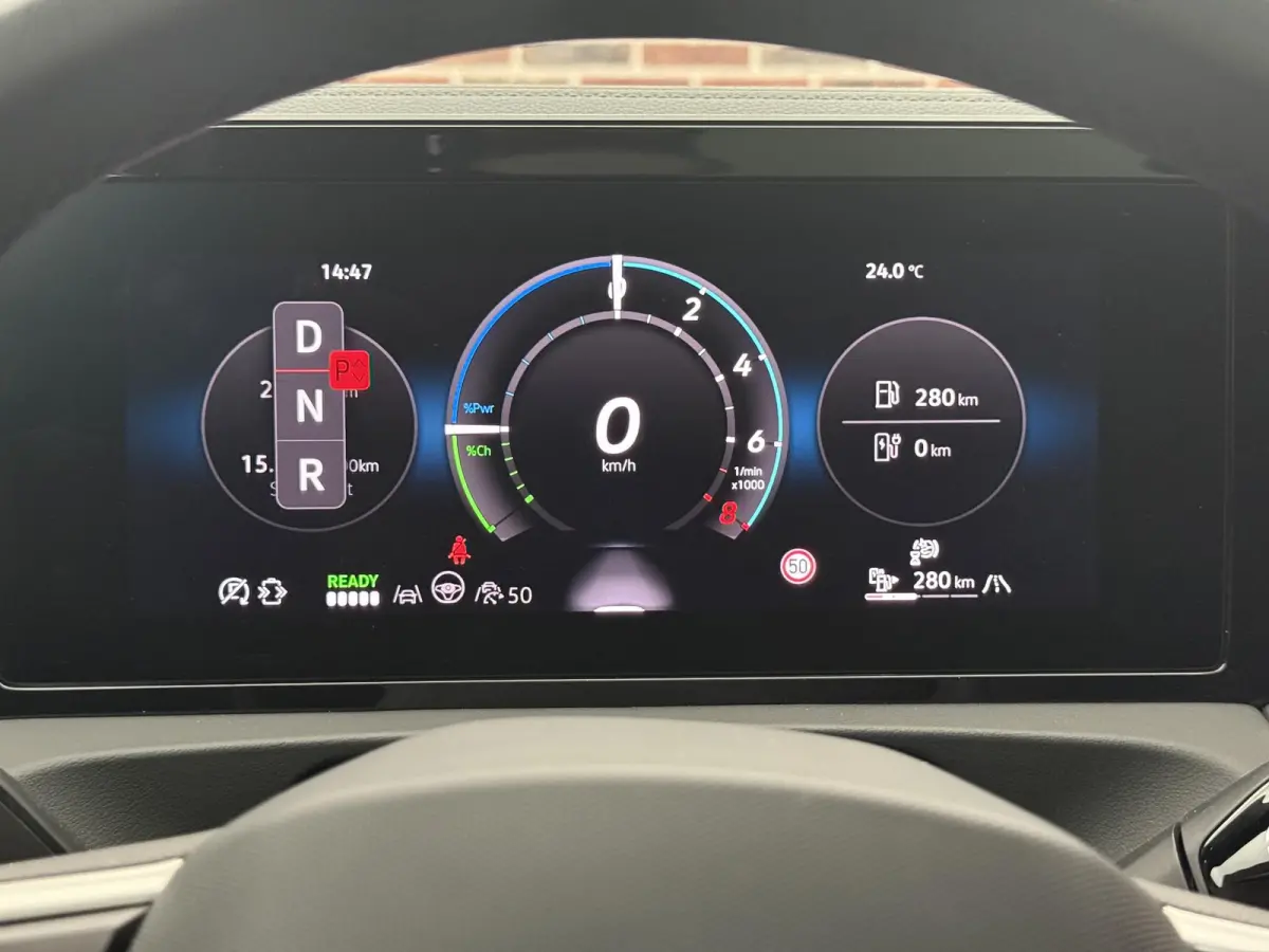 1.5 eHybrid R-Line Edition Panoramadak, Trekhaak, Massagestoelen