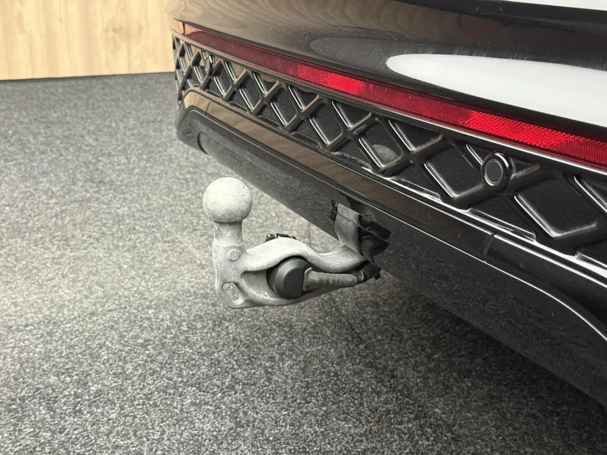 1.5 eHybrid R-Line Edition Panoramadak, Trekhaak, Massagestoelen
