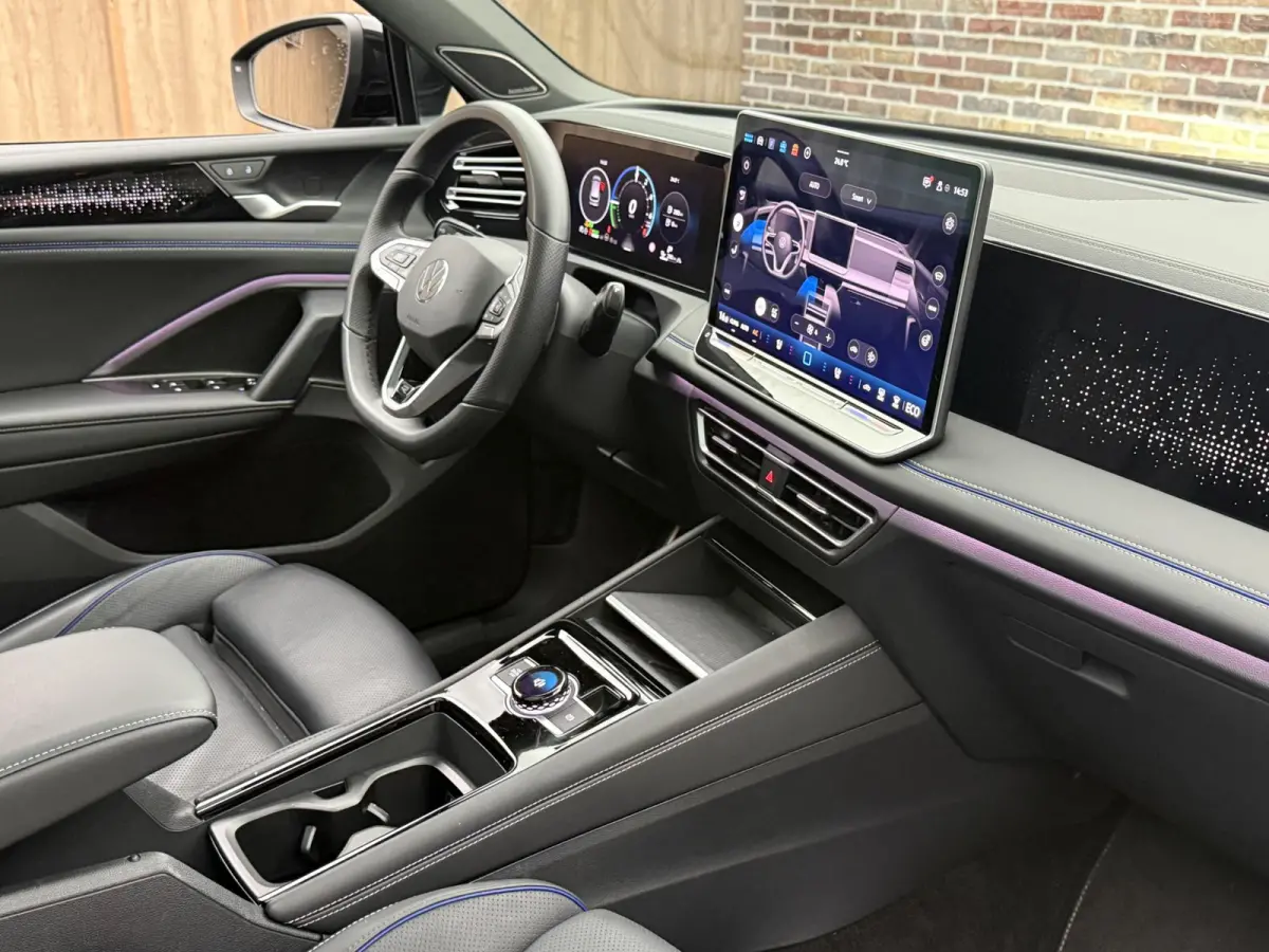 1.5 eHybrid R-Line Edition Panoramadak, Trekhaak, Massagestoelen