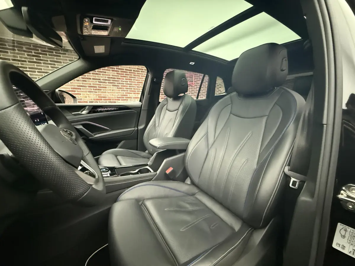 1.5 eHybrid R-Line Edition Panoramadak, Trekhaak, Massagestoelen
