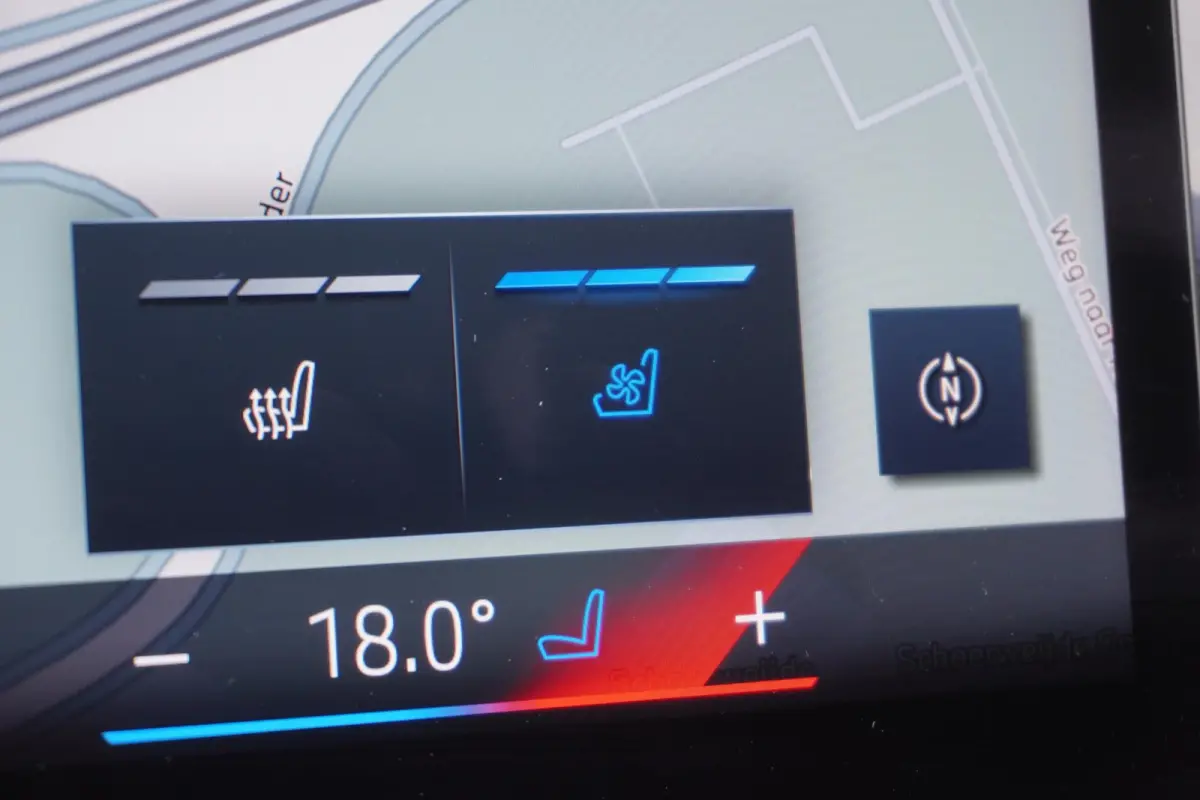 550e xDrive | M Sportpakket Pro | Comfort Pack | Trekhaak met elektrisch wegklapbare kogel | Glazen panoramadak | Driving Assistant Professional | Bowers & Wilkins Surround Sound System