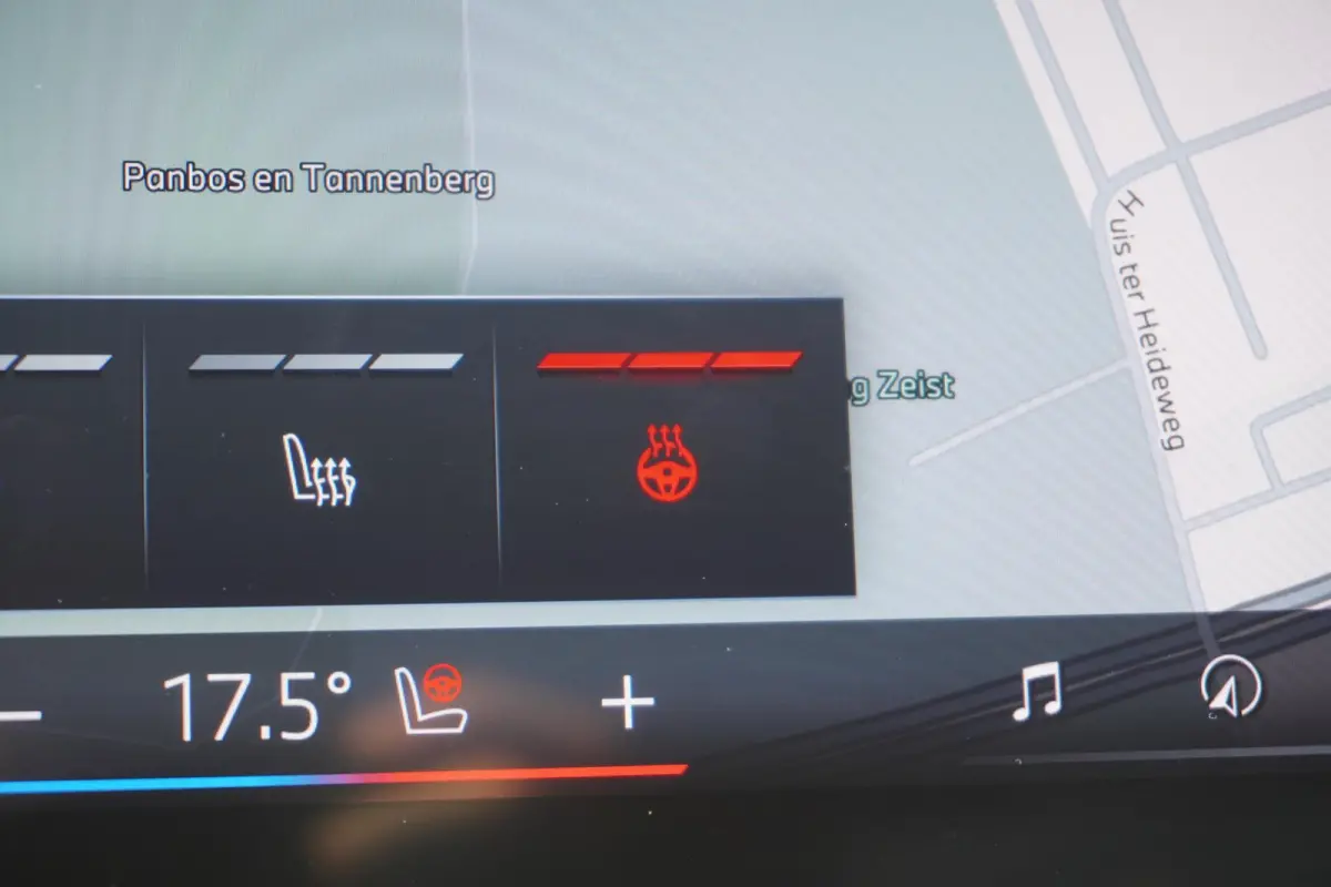 550e xDrive | M Sportpakket Pro | Comfort Pack | Trekhaak met elektrisch wegklapbare kogel | Glazen panoramadak | Driving Assistant Professional | Bowers & Wilkins Surround Sound System