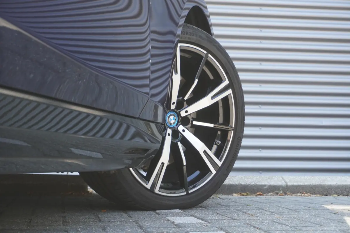 550e xDrive | M Sportpakket Pro | Comfort Pack | Trekhaak met elektrisch wegklapbare kogel | Glazen panoramadak | Driving Assistant Professional | Bowers & Wilkins Surround Sound System