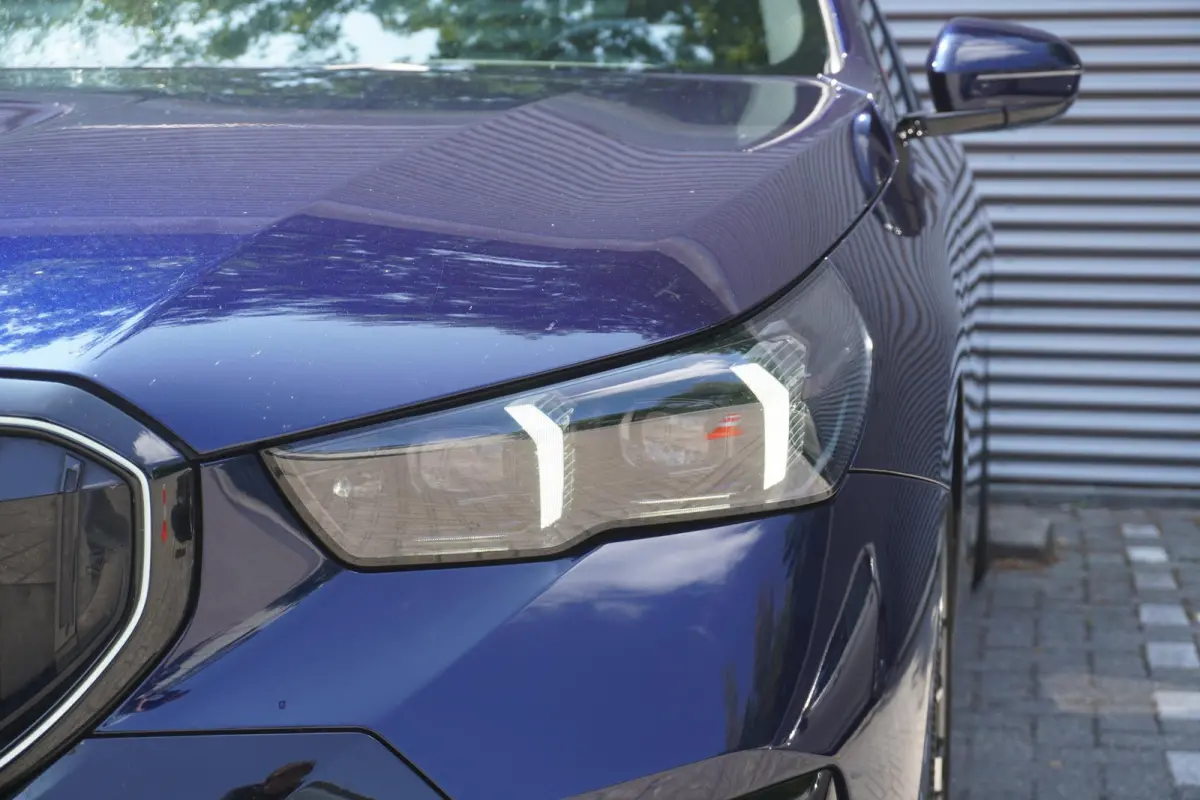 550e xDrive | M Sportpakket Pro | Comfort Pack | Trekhaak met elektrisch wegklapbare kogel | Glazen panoramadak | Driving Assistant Professional | Bowers & Wilkins Surround Sound System