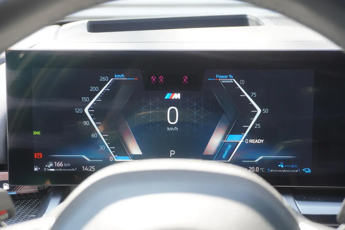 550e xDrive | M Sportpakket Pro | Comfort Pack | Trekhaak met elektrisch wegklapbare kogel | Glazen panoramadak | Driving Assistant Professional | Bowers & Wilkins Surround Sound System