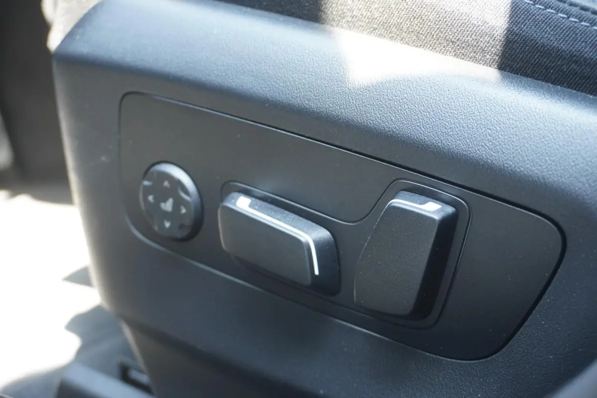 550e xDrive | M Sportpakket Pro | Comfort Pack | Trekhaak met elektrisch wegklapbare kogel | Glazen panoramadak | Driving Assistant Professional | Bowers & Wilkins Surround Sound System
