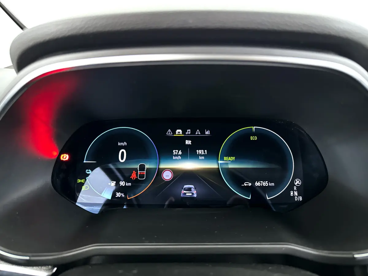 R135 Edition One 52 kWh | Parkeercamera | Airco | Cruise control | BLIS | Stoelverwarming