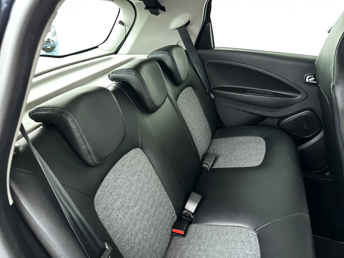 R135 Edition One 52 kWh | Parkeercamera | Airco | Cruise control | BLIS | Stoelverwarming