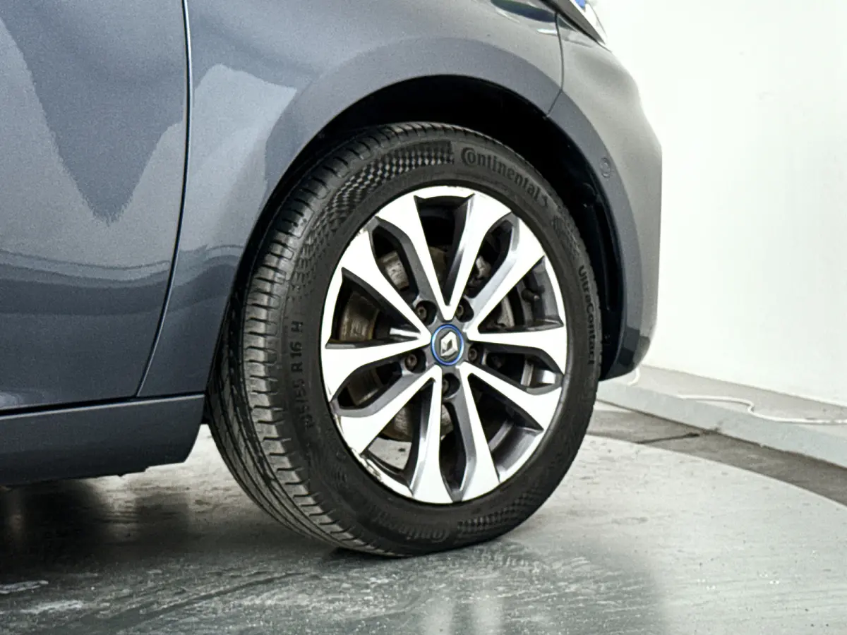 R135 Edition One 52 kWh | Parkeercamera | Airco | Cruise control | BLIS | Stoelverwarming