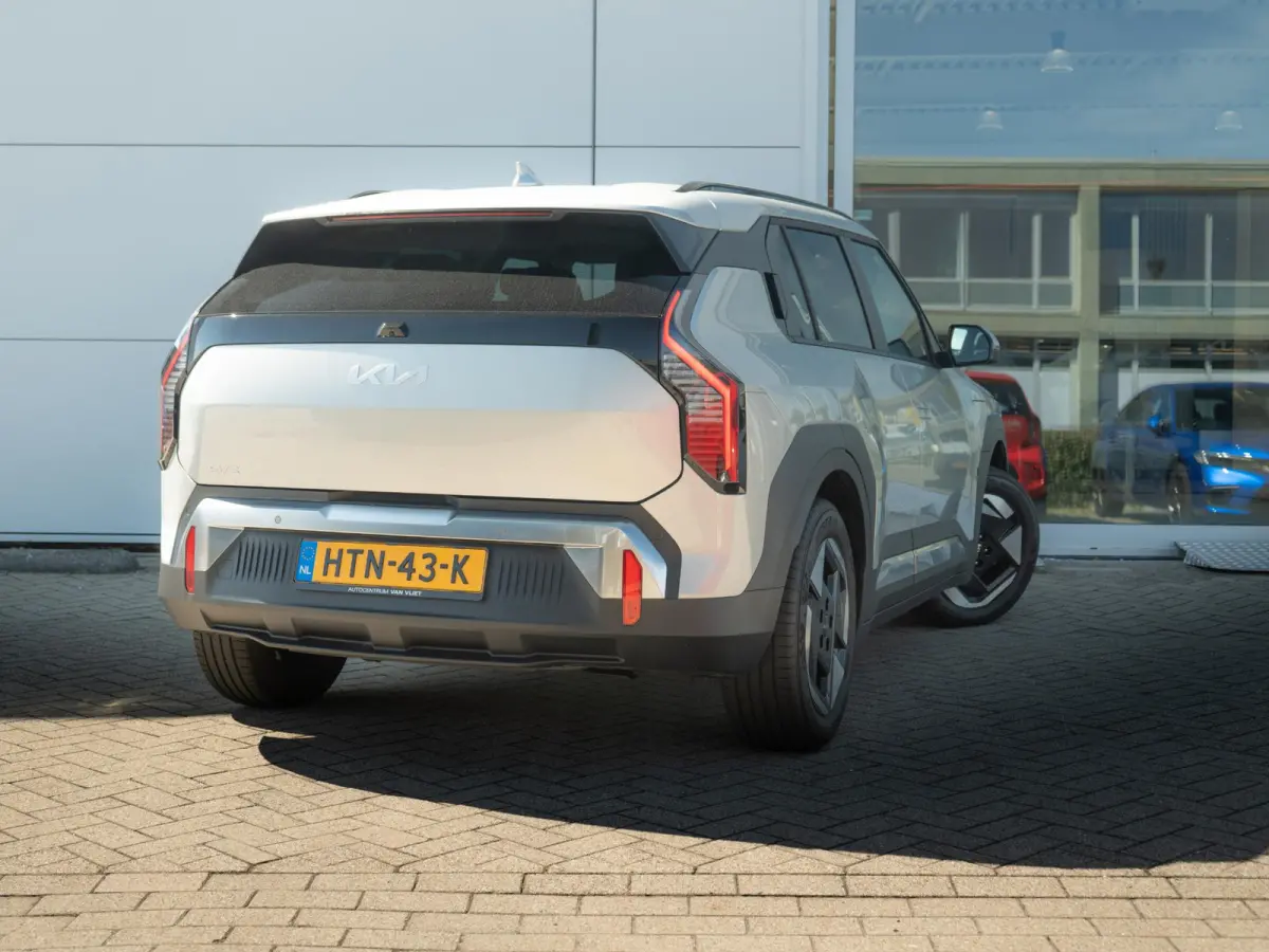 Plus 81.4 kWh | Stoel en stuurverwarming | Navi | Dode hoek assistentie |