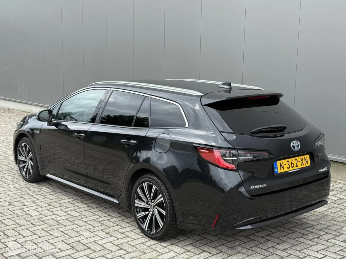 1.8 Hybrid Dynamic aut. Vol !