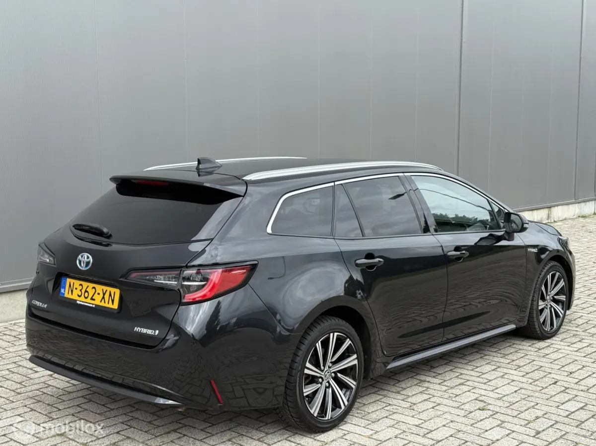 1.8 Hybrid Dynamic aut. Vol !