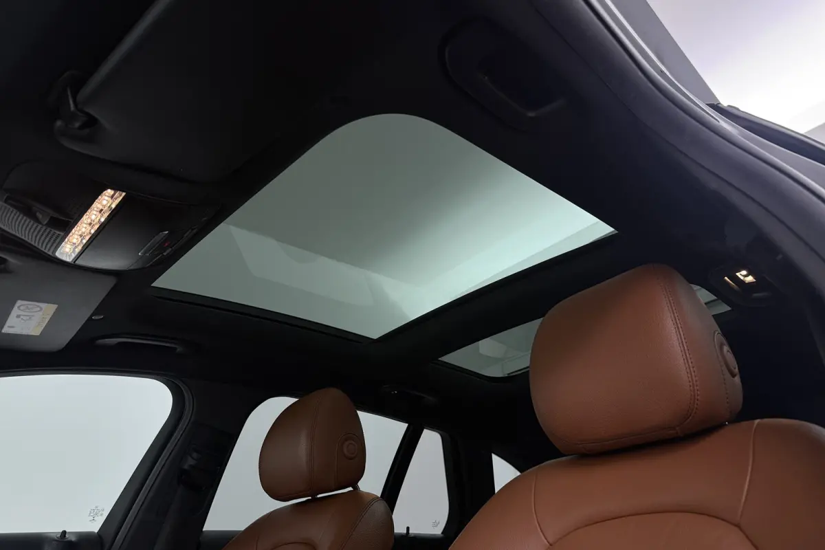 180 Solution AMG (PANORAMADAK, SFEERVERLICHTING, ELEKT. STOELEN, MULTIBEAM KOPLAMPEN, CAMERA)