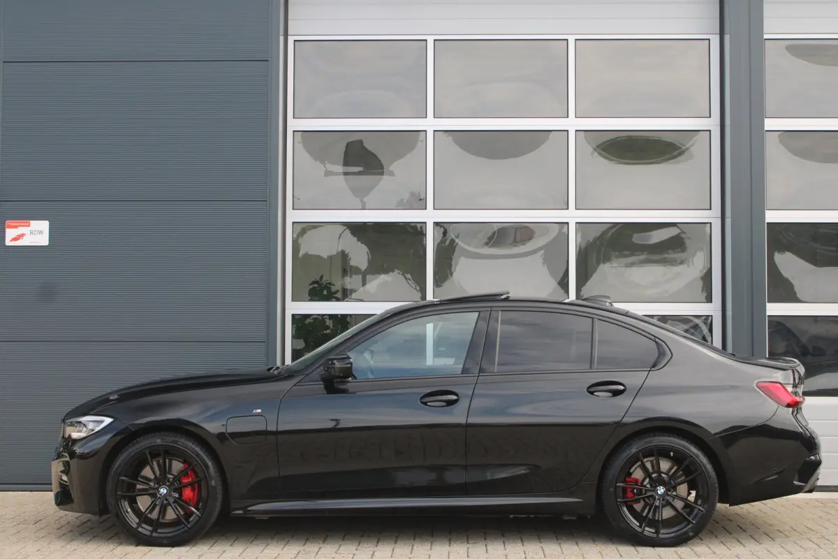 330e M-Sport Shadow | Pano | Laser | Memory | HUD | 360 | ACC