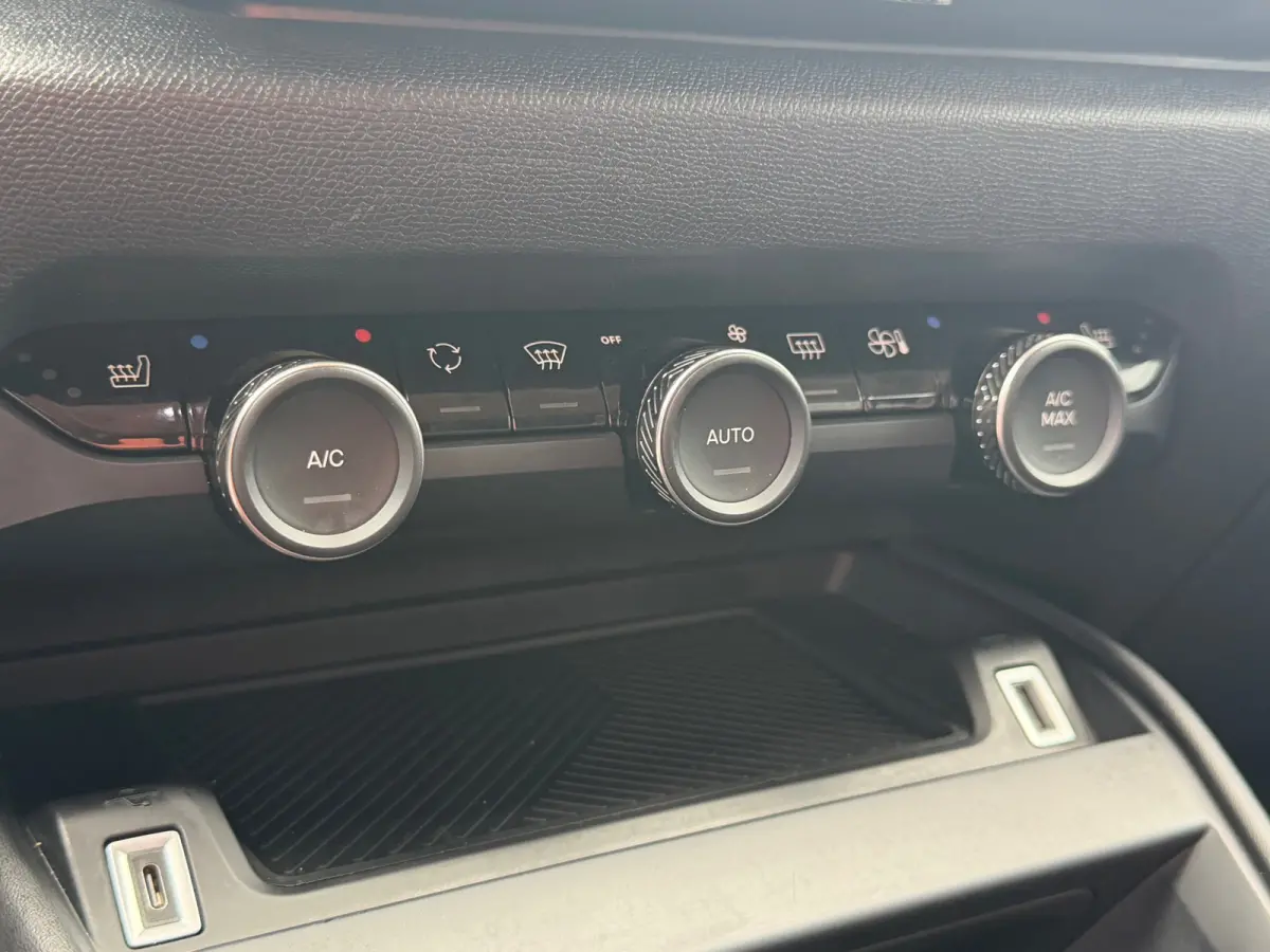 BERLINE 1.2 Puretech Shine Automaat - Rouge Elixir - Hype Black Leder/Stuur-stoelverwarming/Camera